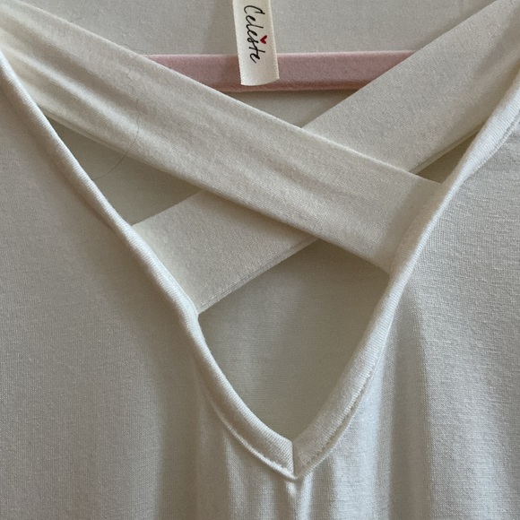 Cute crisscross style top in size S - Picture 2 of 5